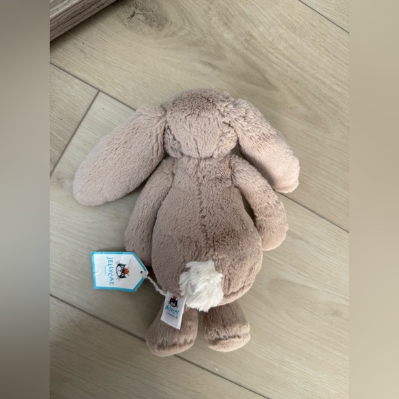 Jellycat Small Bashful Beige Bunny - Picture 5 of 9